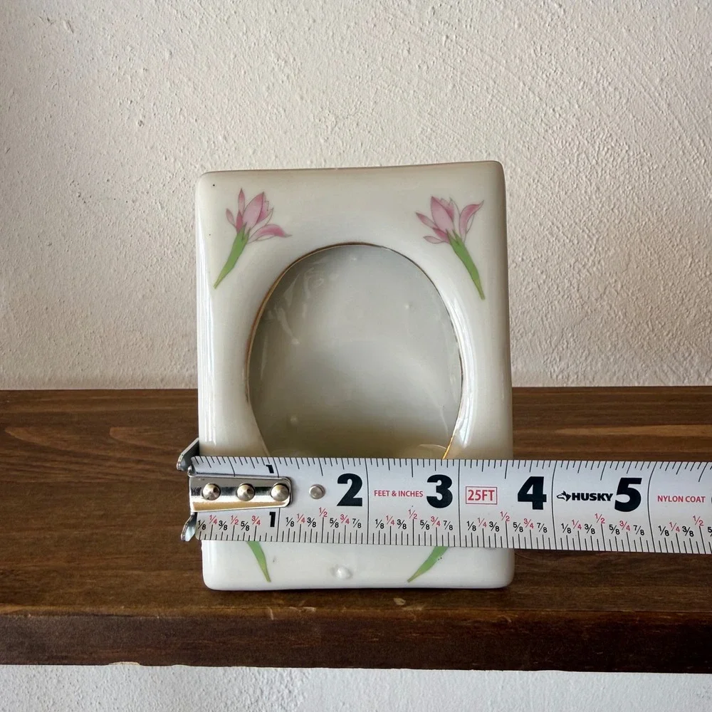 N/A white porcelain